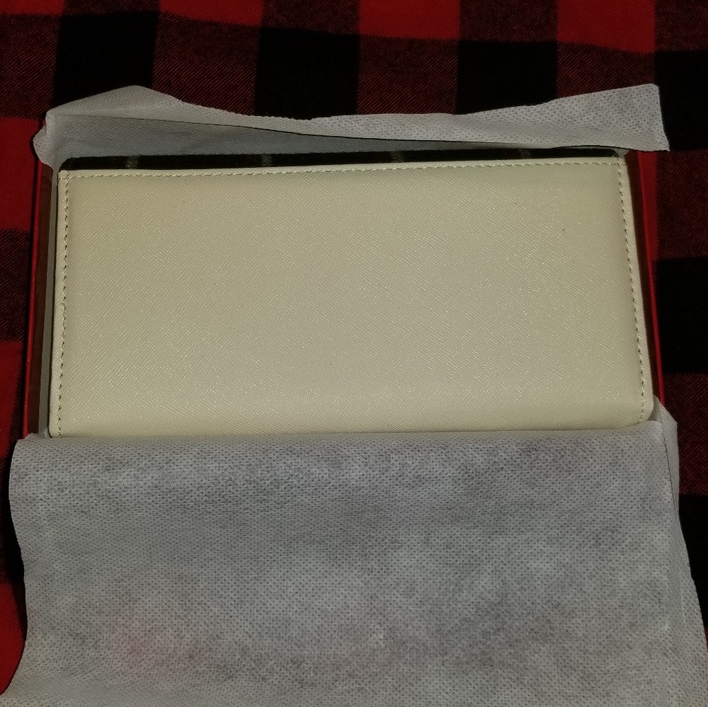 Hello Kitty Wallet - Picture 6 of 8